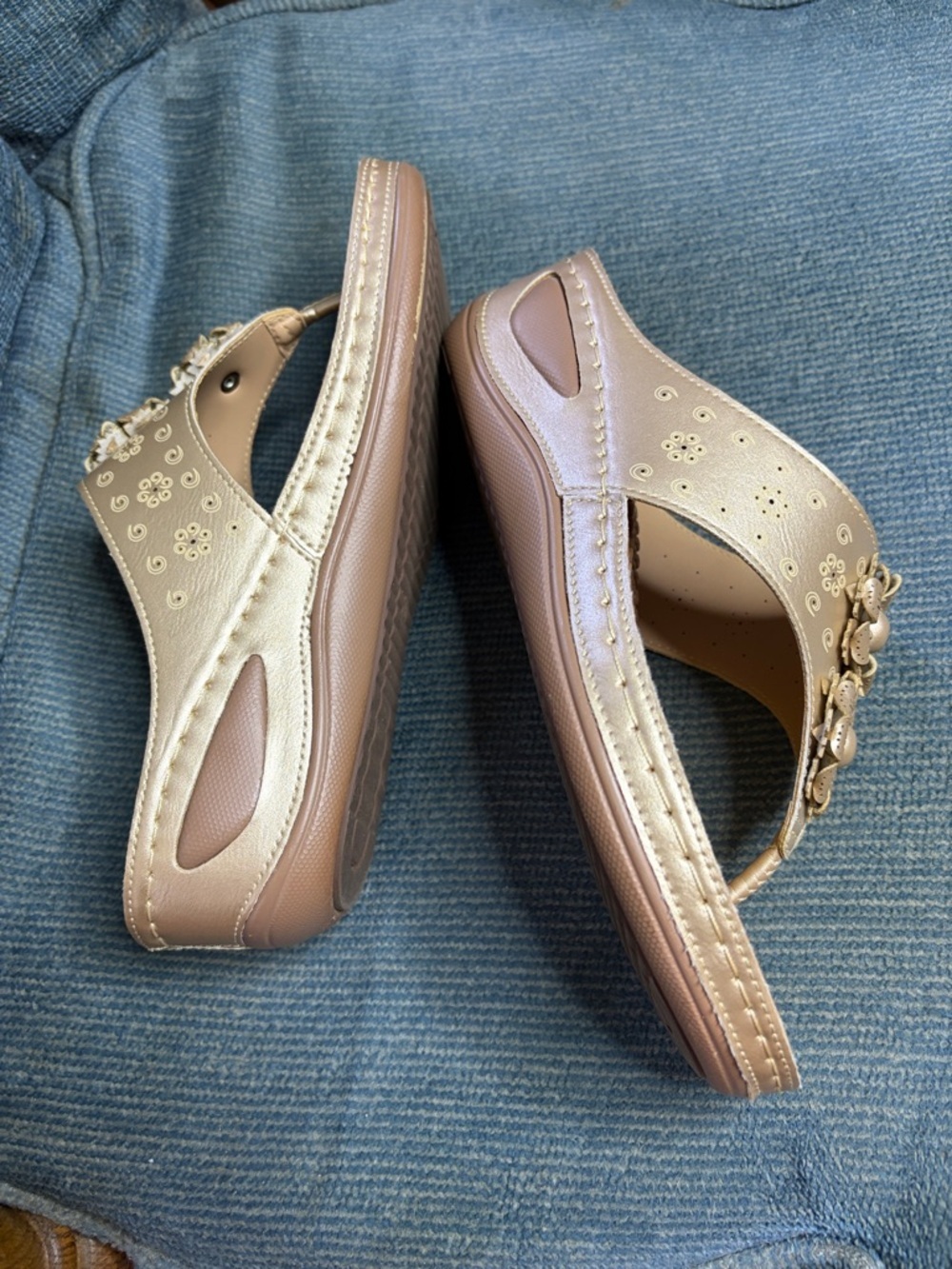 Women's Metallic Pearl Gold Embellished Thong Sandals - Picture 6 of 8